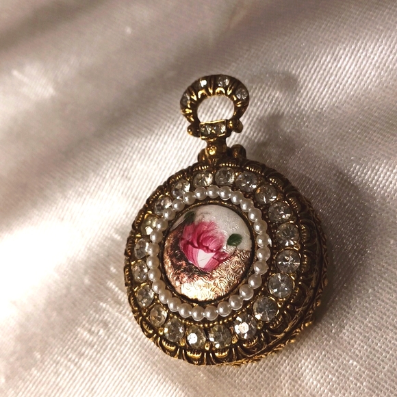 Vintage Forenza micro trinket pill pendant style rhinestone filigree box - Picture 1 of 10